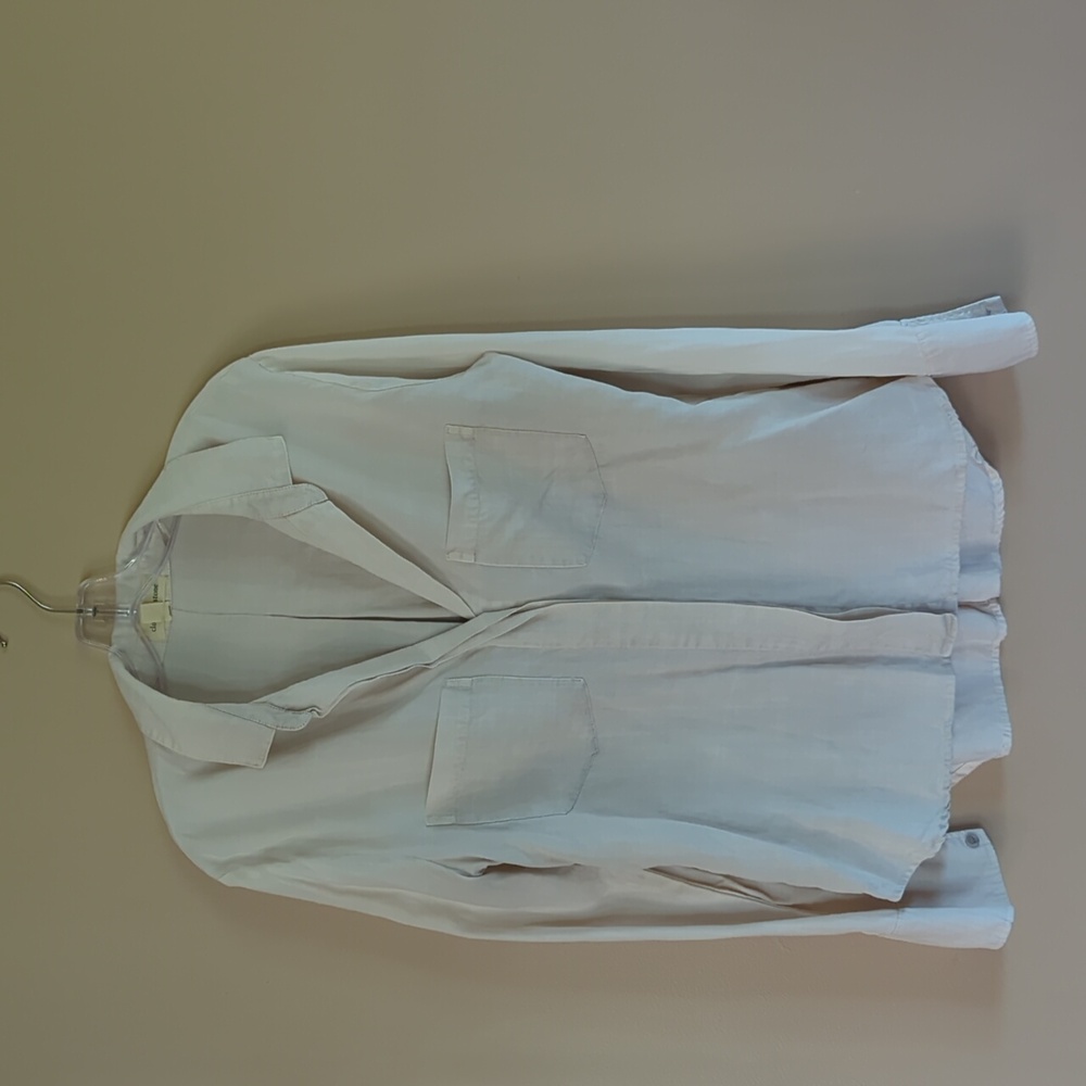 Cloth & Stone blouse. Off white.